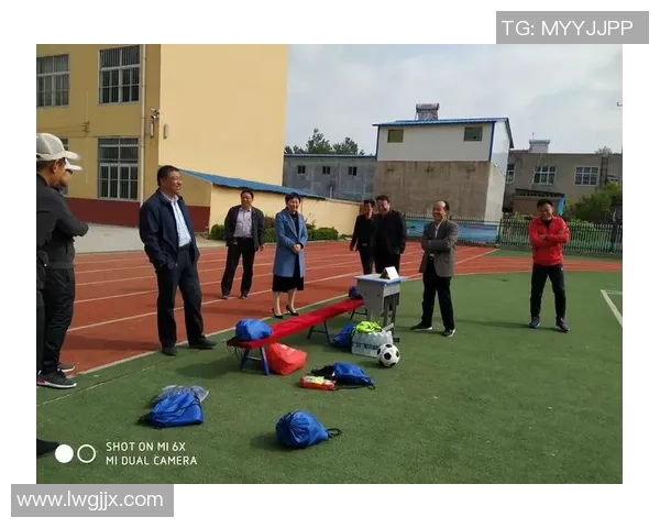 足球巨星与爱人甜蜜情感世界揭秘 从绿茵场到私密生活的真实故事